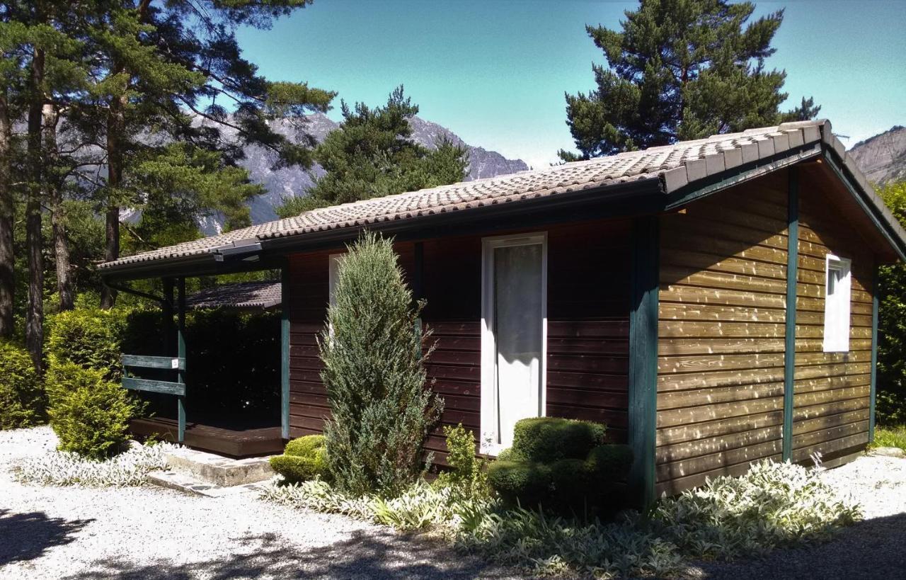 Camping La Cascade Villa Le Bourg-dʼOisans Exterior foto